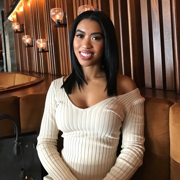 Meet your Posher, Alexis - Picture 1 of 1